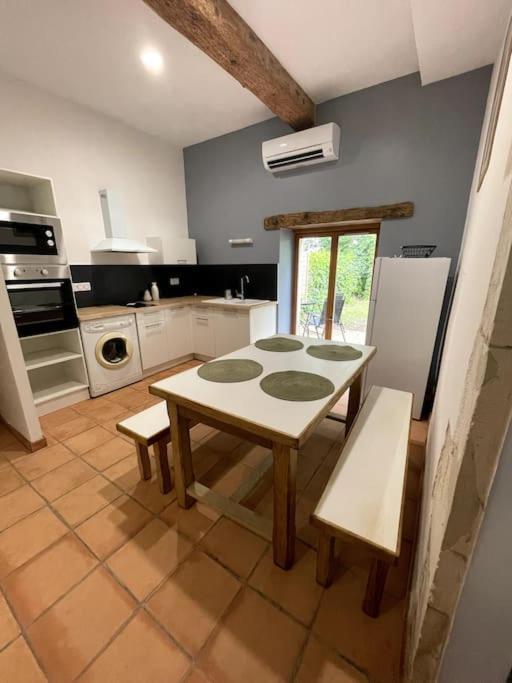 Superbe Appartement Cosy Avec Jardin Nîmes Exterior foto