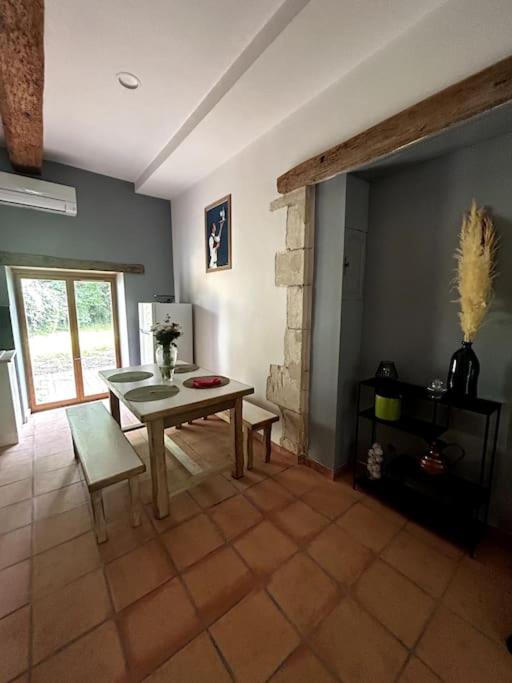 Superbe Appartement Cosy Avec Jardin Nîmes Exterior foto